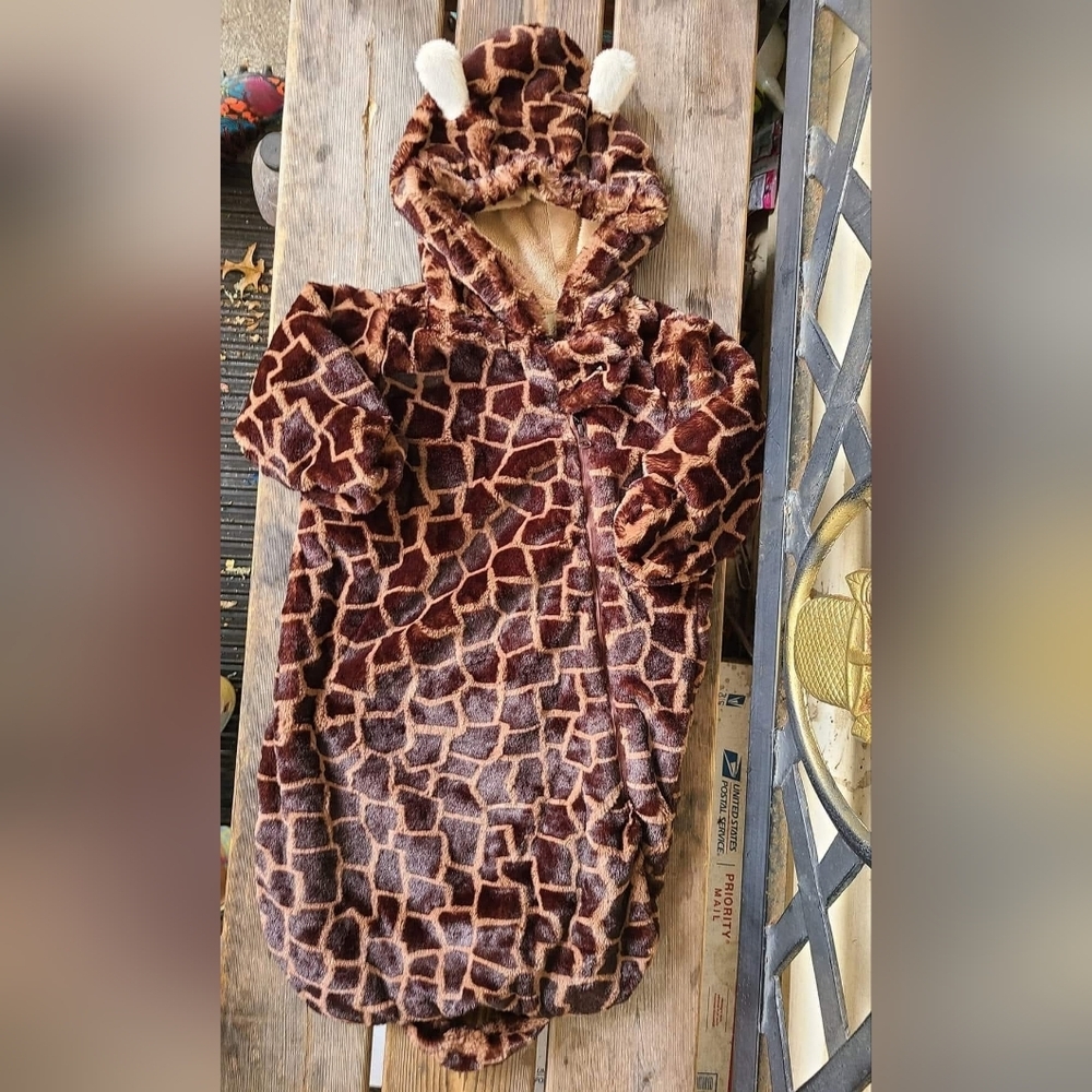 FAMOUS FURS BABY SZ 6-12M VGUC CHOCOLATE BROWN / TAN / GIRAFFE 🦒 print BUNTING